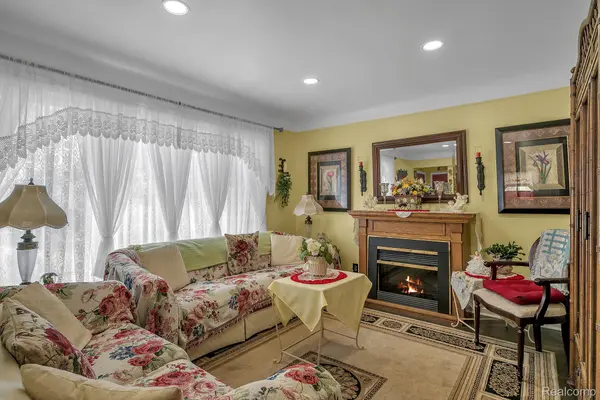 1582 Chandler AVE, Lincoln Park, MI 48146