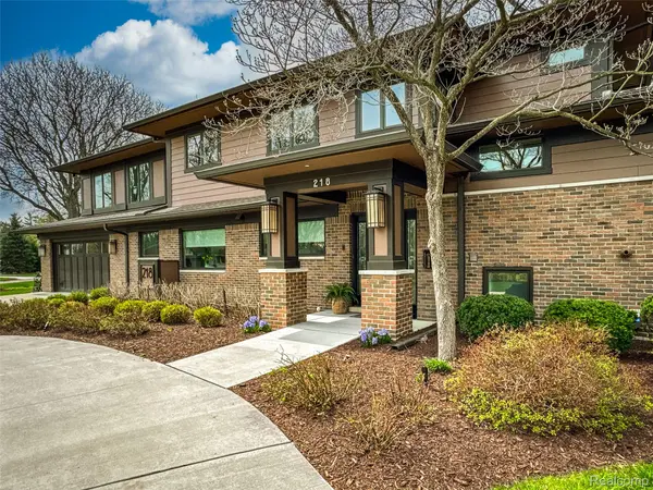 218 Hillboro DR, Bloomfield Hills, MI 48301