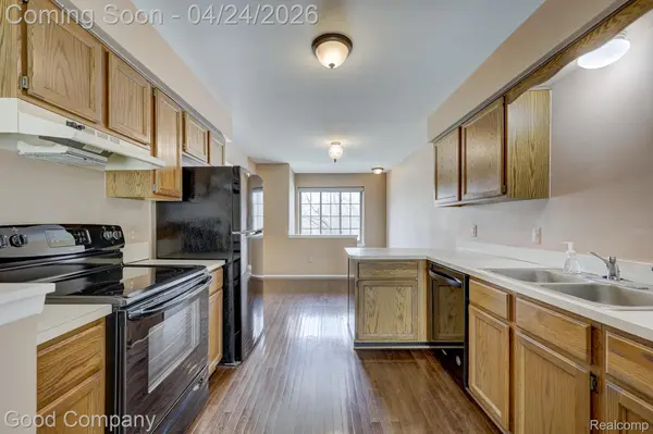 57156 Faircrest DR, Washington Township, MI 48094