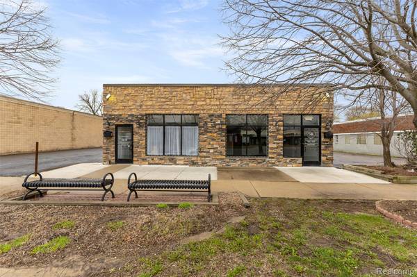 25033 W Warren ST, Dearborn Heights, MI 48127