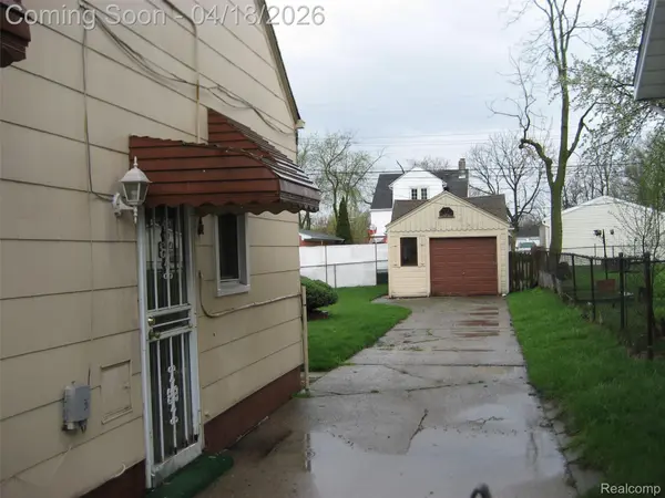 25613 Powers AVE, Dearborn Heights, MI 48125