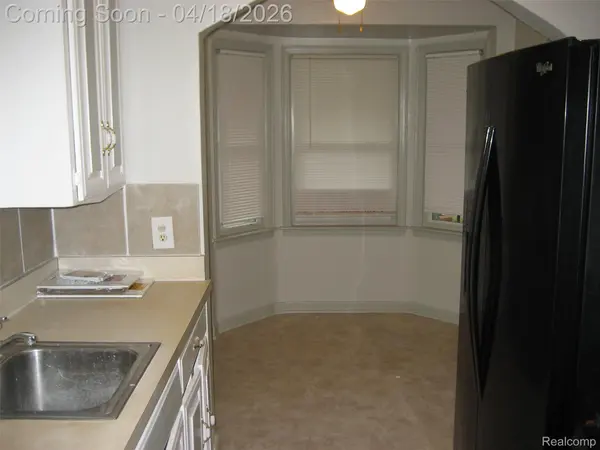 25613 Powers AVE, Dearborn Heights, MI 48125