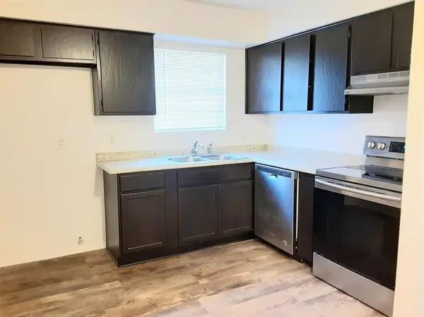 812 Summercrest Boulevard #B, Burleson, TX 76028