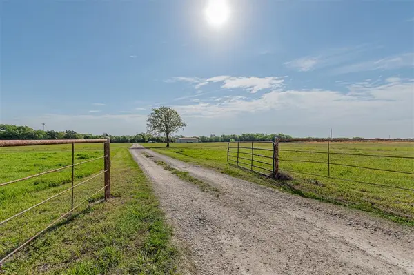 15301 County Road 4018, Kemp, TX 75143