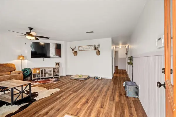 112 W Cedar Street, Lone Oak, TX 75453