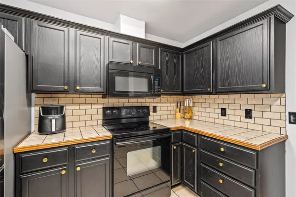 112 W Cedar Street, Lone Oak, TX 75453