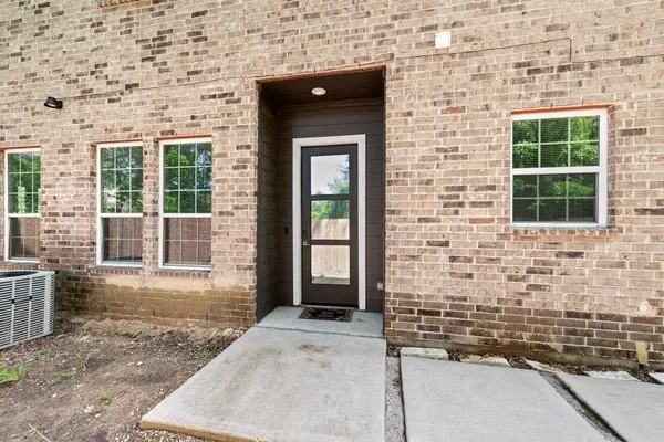 215 Idle Creek Lane, Desoto, TX 75115