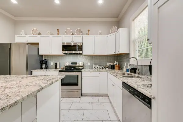 215 Idle Creek Lane, Desoto, TX 75115