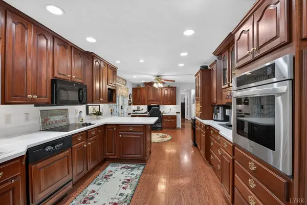 185 Clearview CIR, Rustburg, VA 24588