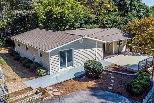 23 Brookside LN, Moneta, VA 24121