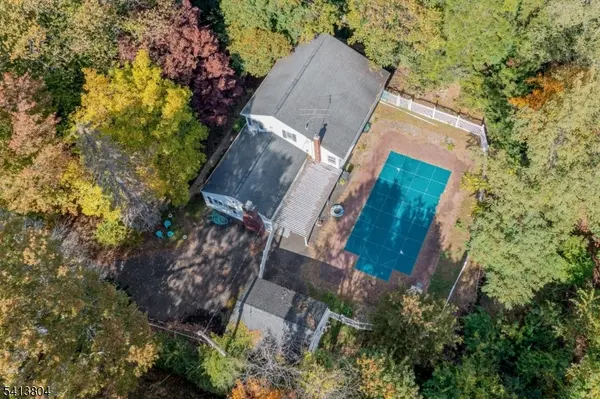 75 Cherokee Ave, Allendale Boro, NJ 07401