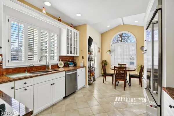 20 Conklin Ct, Roseland Boro, NJ 07068