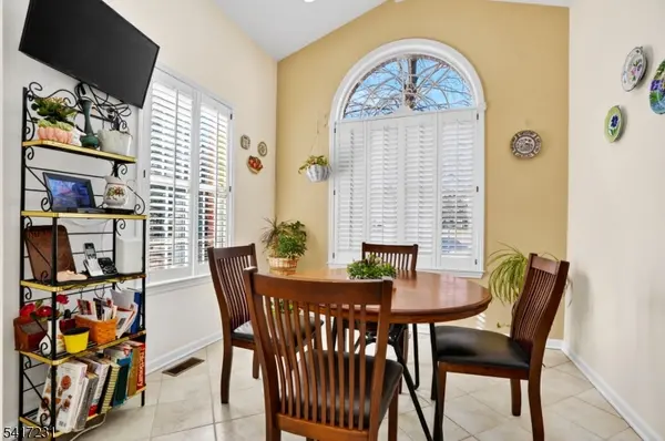 20 Conklin Ct, Roseland Boro, NJ 07068