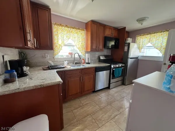 70 Bernard St, Carteret Boro, NJ 07008