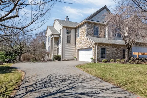 10 Skyview Dr, North Haledon Boro, NJ 07508