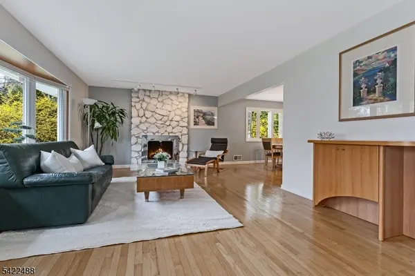 360 Upland Rd, Mountainside Boro, NJ 07092