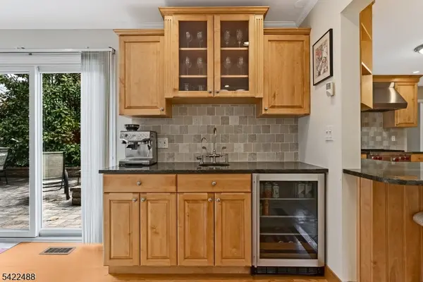 360 Upland Rd, Mountainside Boro, NJ 07092