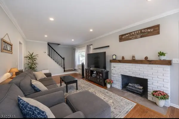 19 Bond Pl, West Caldwell Twp., NJ 07006