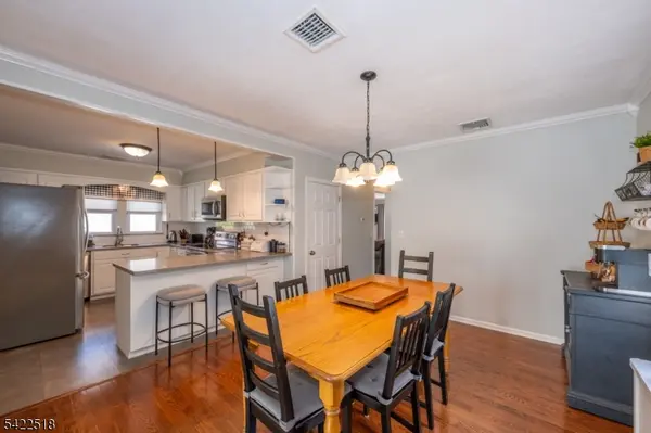 19 Bond Pl, West Caldwell Twp., NJ 07006