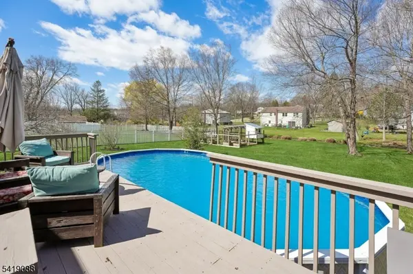 16 Meadow Ln, Mansfield Twp., NJ 07840