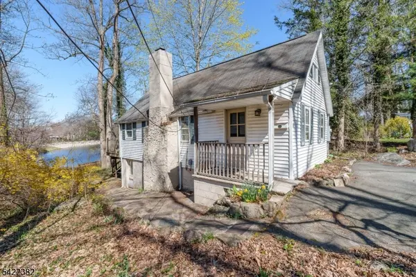 48 Lakeside Trl, Kinnelon Boro, NJ 07405