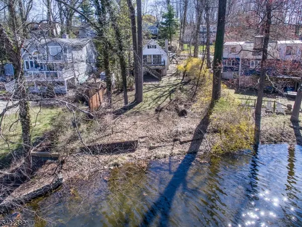 48 Lakeside Trl, Kinnelon Boro, NJ 07405