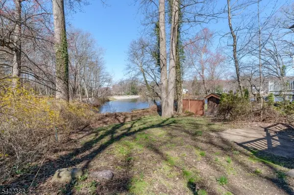 48 Lakeside Trl, Kinnelon Boro, NJ 07405