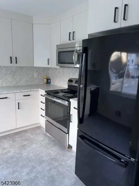 132 Longacre Ct, Hillsborough Twp., NJ 08844