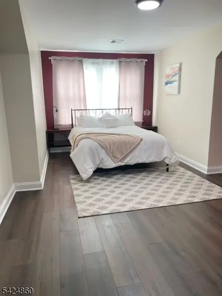 288 Broad St #2R, Bloomfield Twp., NJ 07003