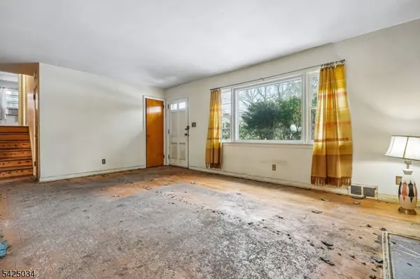 22 Springbrook Rd, Livingston Twp., NJ 07039