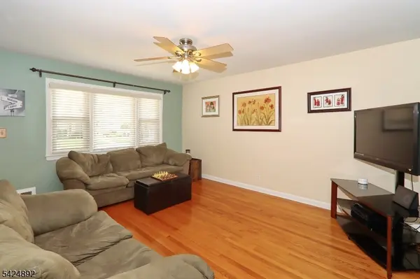 722 Pine St, Roselle Park Boro, NJ 07204