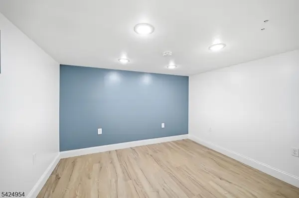 31 Ackerson Pl, Passaic City, NJ 07055