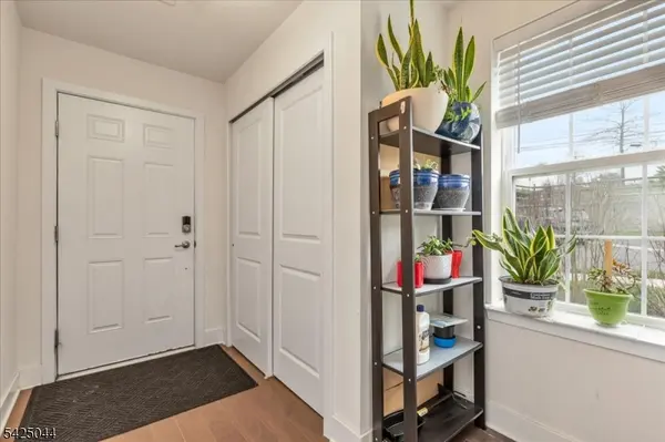 309 Saratoga Ct, Branchburg Twp., NJ 08876