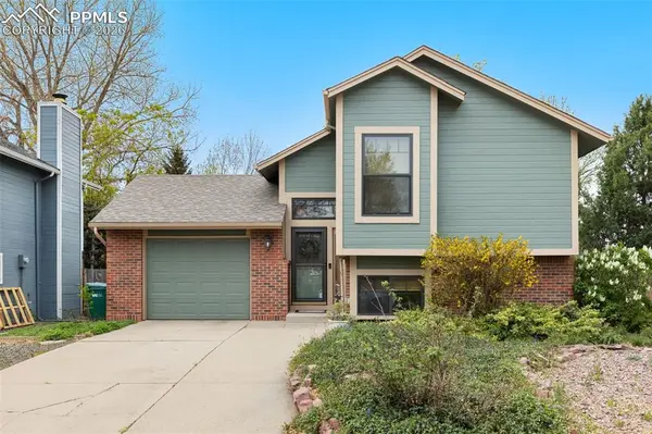 1125 Greenbrier DR, Colorado Springs, CO 80916