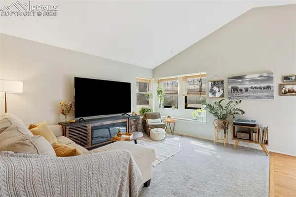 1125 Greenbrier DR, Colorado Springs, CO 80916