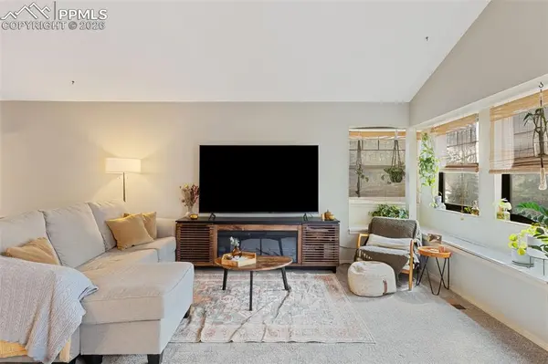 1125 Greenbrier DR, Colorado Springs, CO 80916