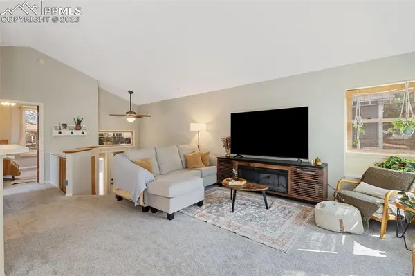 1125 Greenbrier DR, Colorado Springs, CO 80916