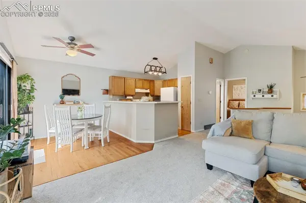 1125 Greenbrier DR, Colorado Springs, CO 80916