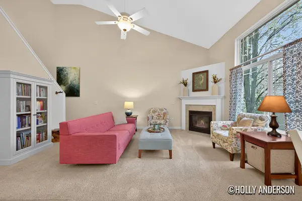 2929 Stoney Creek CT #102, Georgetown Twp, MI 49426