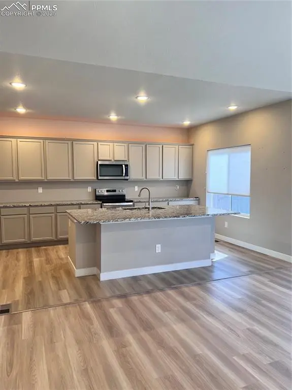 2204 Crestwood LN, Pueblo, CO 81008