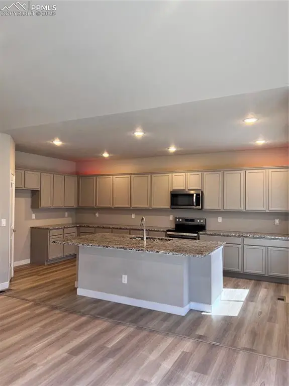 2204 Crestwood LN, Pueblo, CO 81008