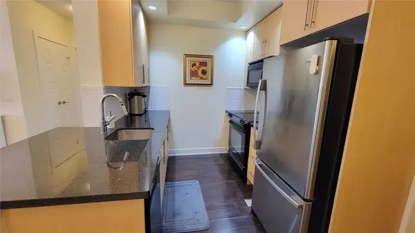 28 Linden ST #2108, Toronto C08, ON M4Y 0A4