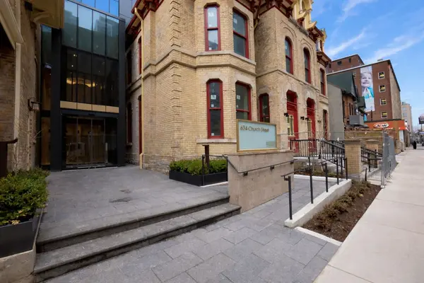 634 Church ST #2707, Toronto C08, ON M4Y 2G3