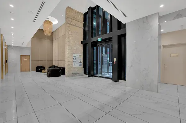 634 Church ST #2707, Toronto C08, ON M4Y 2G3