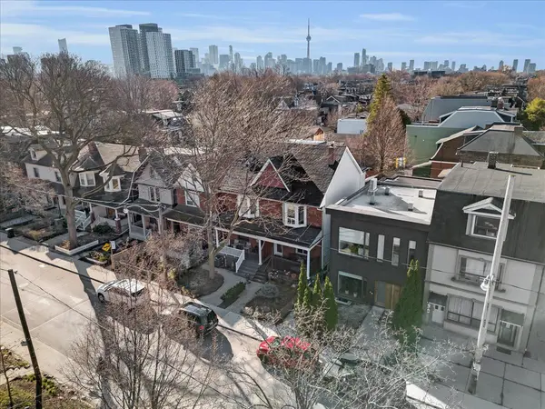 119 Barton AVE, Toronto C02, ON M6G 1P8