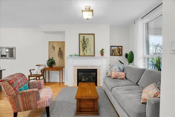 119 Barton AVE, Toronto C02, ON M6G 1P8