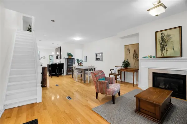 119 Barton AVE, Toronto C02, ON M6G 1P8