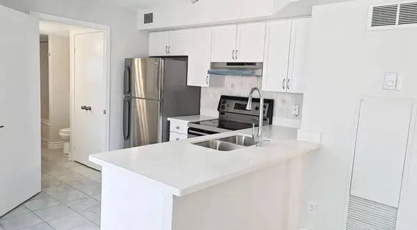 600 Queens Quay W #719, Toronto C01, ON M5V 3M3