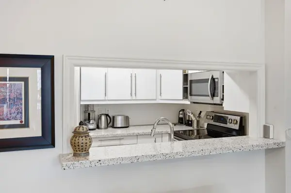 8 Covington RD #509, Toronto C04, ON M6A 3E5