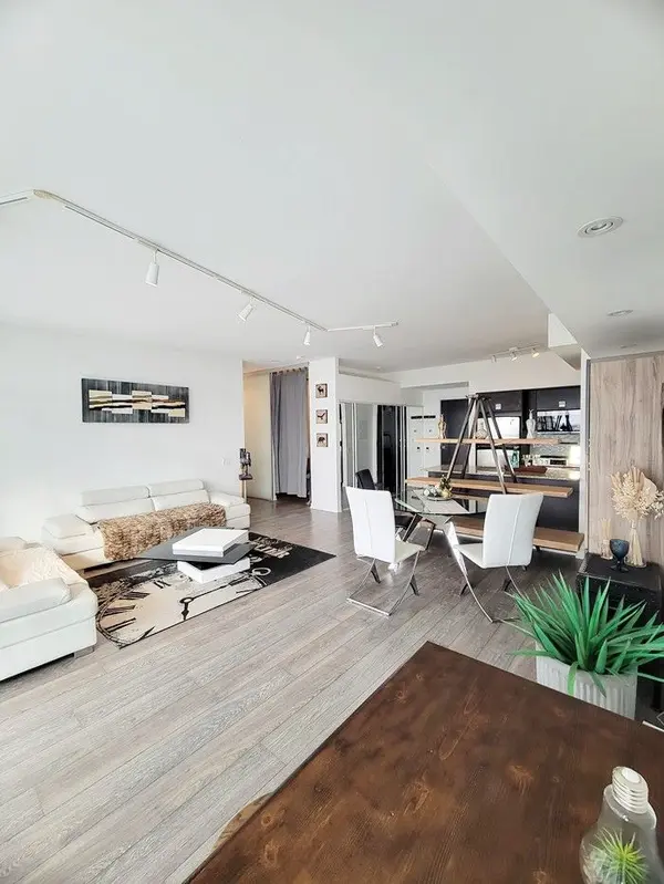 33 Charles ST E #2706, Toronto C08, ON M4Y 0A2